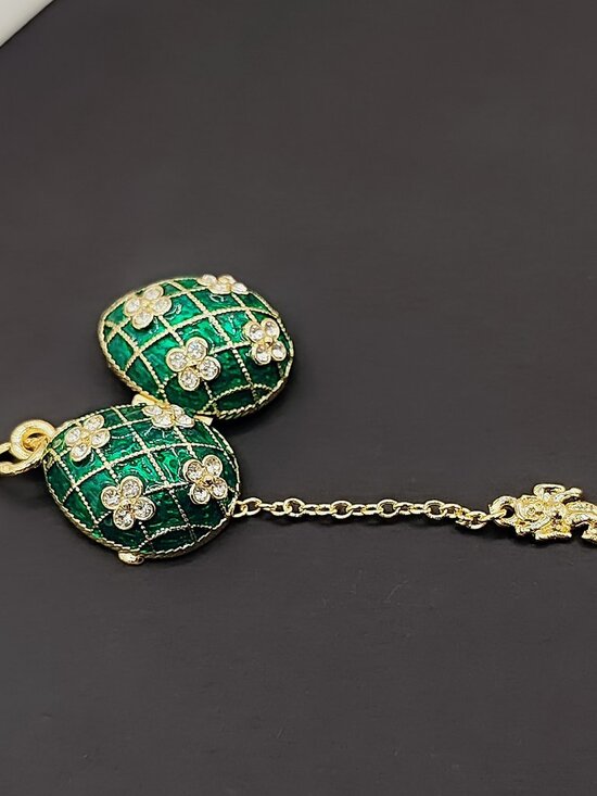 Jewelry - 💚Vintage Emerald Enamel Egg Pendant Necklace